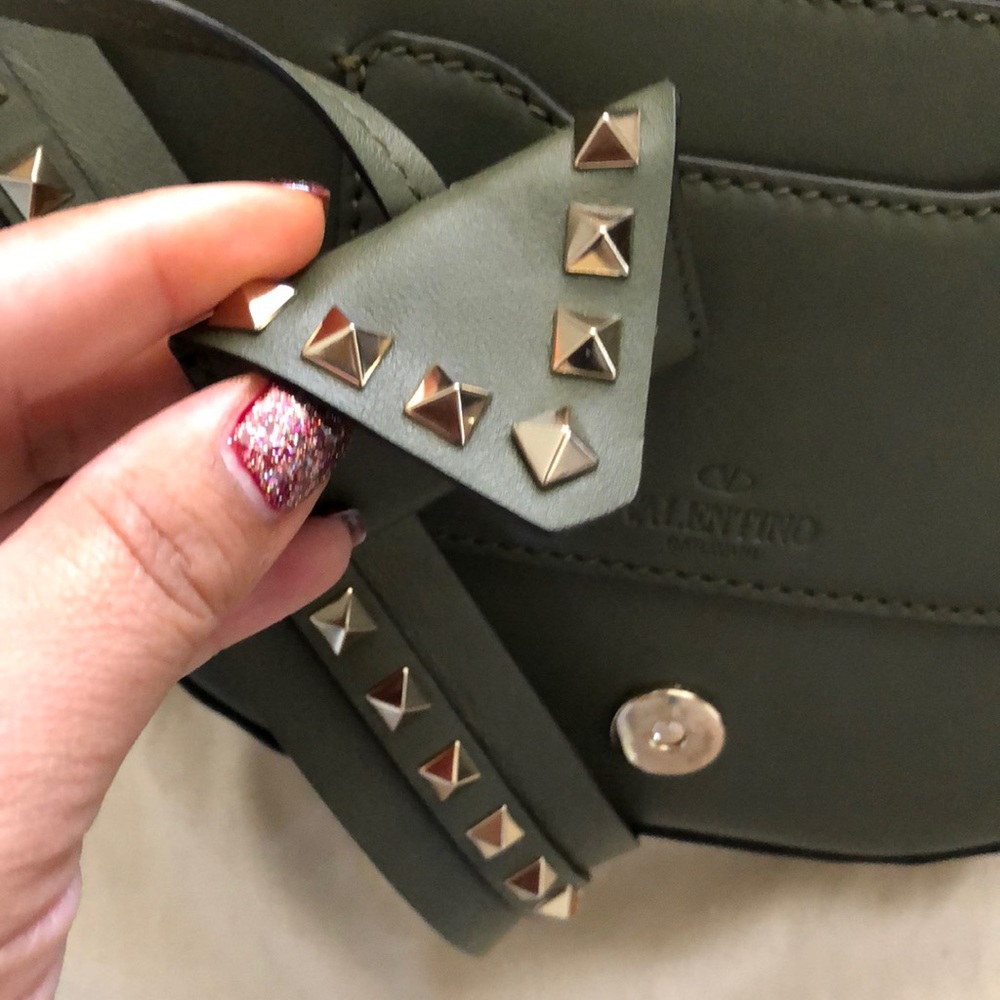 Valentino studded shoulder bag. Dark green - Picture 7 of 13